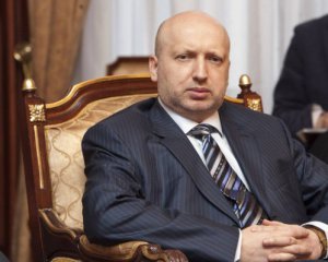 Без рішення СБУ мовлення проросійських каналів триватиме - Турчинов