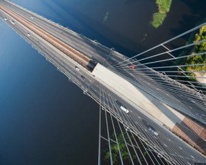 Перекрыли самый высокий мост Киева