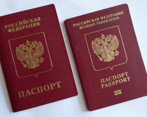 Росія почала роздавати жителям окупованого Донбасу закордонні паспорти