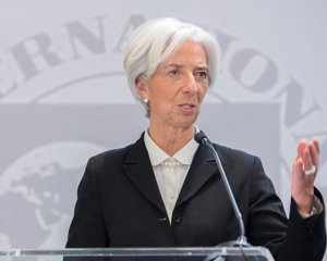 Глава МВФ Лагард пішла у відставку