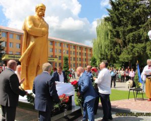 В Іллінцях перенесли пам&#039;ятник Тарасу Шевченку