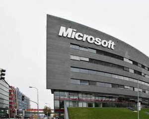 Українець обікрав Microsoft: купив Tesla та віллу