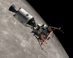 Американские космонавты приблизились к Луне