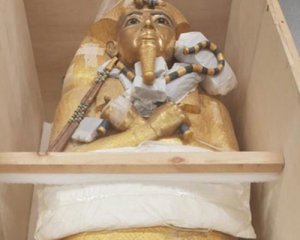 З гробниці Тутанхамона винесли найбільшу труну