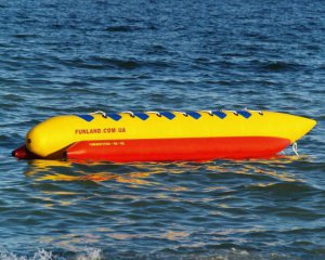 Хлопець зламав шию під час катання на "банані"