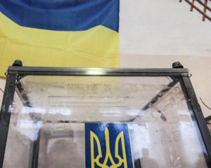 Вибори в Україні: повідомили про перші порушення