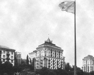 У киевского горсовета заменили государственный флаг