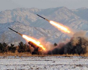 Северная Корея запустила две неопознанные ракеты