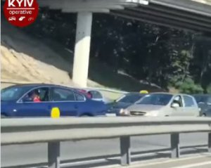 Авария заблокировала все 3 полосы движения на Набережном шоссе в столице