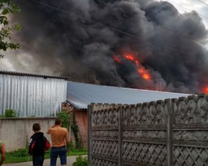 На Чернігівщині 7 годин палав жиркомбінат