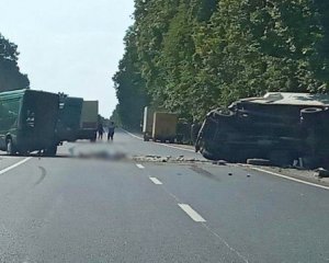 В автомобільній аварії в Немирівському районі загинули дві особи