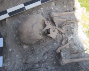 В карьере выкопали скелет с украшениями времен Киевской Руси