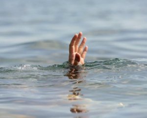 22-річний чоловік потонув, намагаючись переплисти ставок
