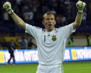 Легендарний український воротар засудив футболістів, які їдуть грати в Росію