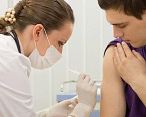 Супрун призывает вакцинироваться от дифтерии и столбняка