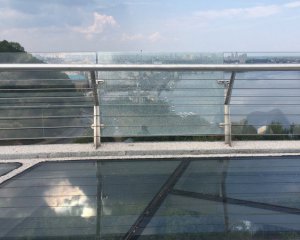 Произошла новая авария на стеклянном мосту Кличко