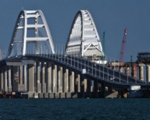 РФ переганяє ще один корабель для охорони Керченського мосту