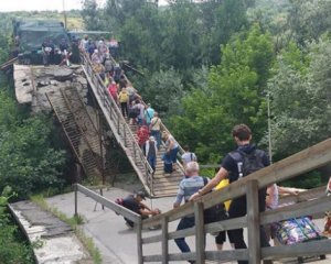 Розмінування мосту в Станиці Луганській опинилося під загрозою