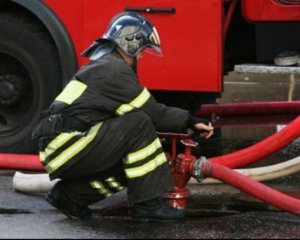 Невідомі влаштували пожежу одразу в трьох будівлях