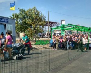 Пункт пропуску &quot;Станиця Луганська&quot; працюватиме за новим графіком