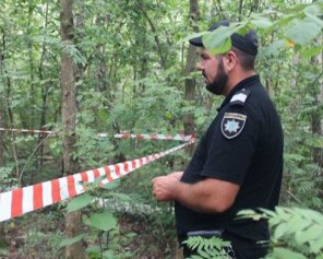 Під Києвом знайшли голий труп із катетером у грудях