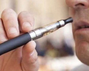 Лікарі попереджають про небезпеку електронних сигарет