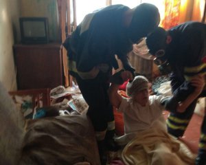 Мешканці відчули трупний запах із квартири