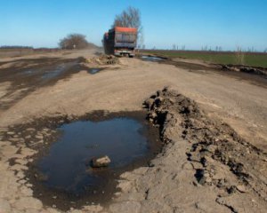 Эксперт объяснил, почему новые украинские дороги быстро портятся