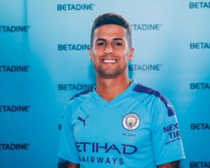 "Манчестер Сити" объявил о подписании нового защитника