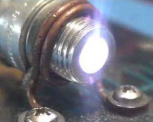 Представили плазмові свічки для двигунів внутрішнього згоряння, кажуть: &quot;кращі ніж звичайні&quot;