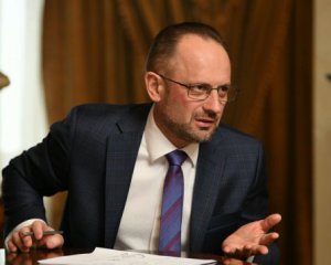 В Офисе президента объяснили увольнение Бессмертного с Минской группы