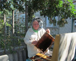 Платон Задорожний 45 років займається бджільництвом