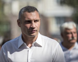 Кабмин отказался увольнять Кличко
