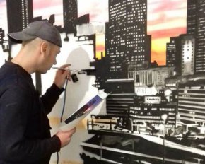 Стіни для роботи мають бути прошпакльовані чистовою шпаклівкою та прогрунтовані