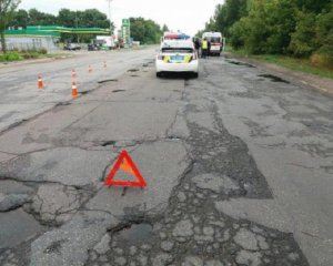 Байкеры митингуют под ОГА из-за плохой дороги