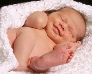 Перехожі прийняли пологи на зупинці - народилася дівчинка