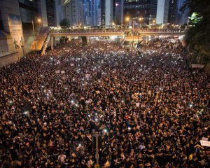 На антиправительственную демонстрацию в Гонконге вышли 1,7 млн человек