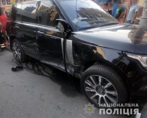Столкновение Range Rover и Tesla в Киеве: сообщили о состоянии пострадавших