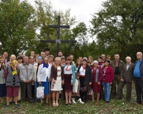Мешканці села встановили хрест пам&#039;яті жертв Голодомору (Фото)