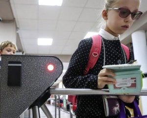 &quot;Підвищують безпеку&quot;: у школах і дитсадках Росії встановлять КПП з охороною і металошукачі