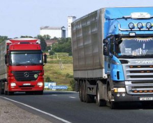 Проїзд українськими дорогами для вантажівок може стати платним