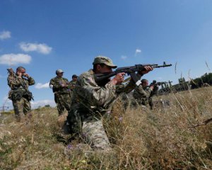 Сутки на Донбассе: военный получил ранения