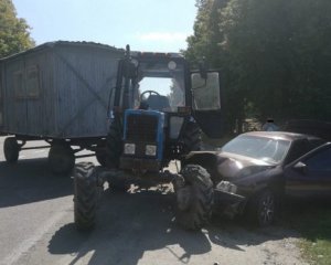 Внаслідок ДТП в Шкарівці водія госпіталізували