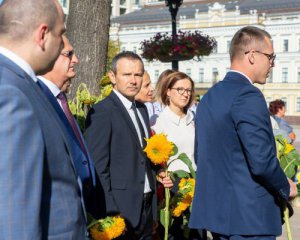 Перед першим засіданням нардепи вшанували пам&#039;ять загиблих воїнів