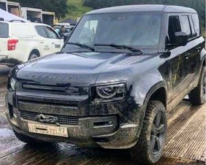 Оновлений Land Rover Defender засвітили на знімальному майданчику &quot;Джеймса Бонда&quot;