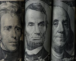 Доллар продолжает дорожать