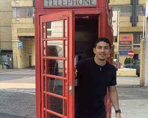 Головний критикан прибув до Лондона подивитися на Ломаченка