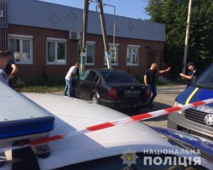 На стоянке нашли автомобиль с трупом внутри