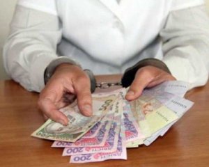 Лікар допоміг хлопцю ухилитися від армії за 900 доларів