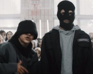 Танцевали со школьниками, били хулиганов: &quot;Грибы&quot; удивили клипом